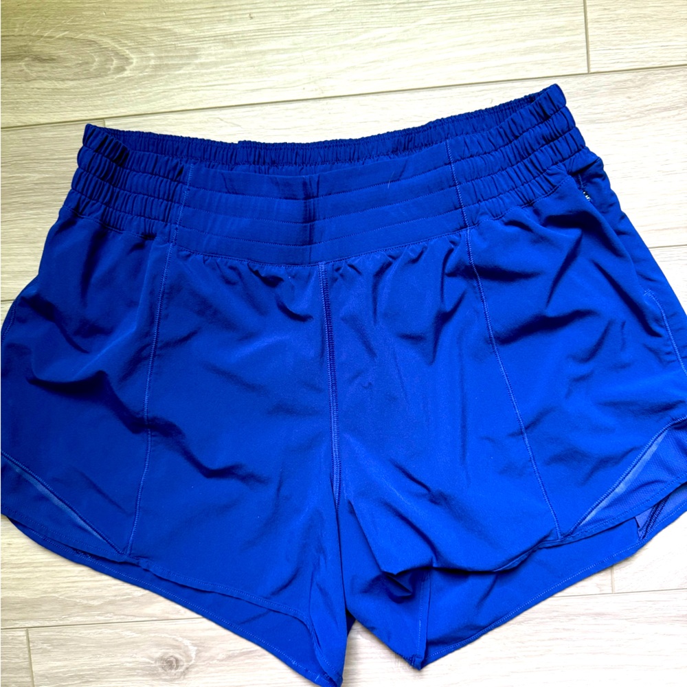 Lululemon shorts
High waist 4 in inseam
Great used condition